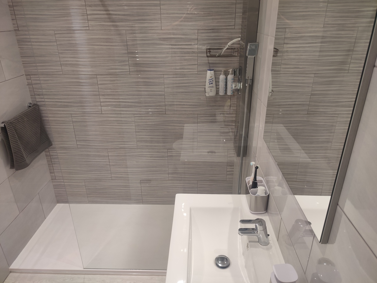 https://www.platinumpropertyspain.com/sites/001/images/31360-penthouse-for-sale-in-hacienda-riquelme-golf-resort/31360-penthouse-for-sale-in-hacienda-riquelme-golf-resort-26462276-large.jpg