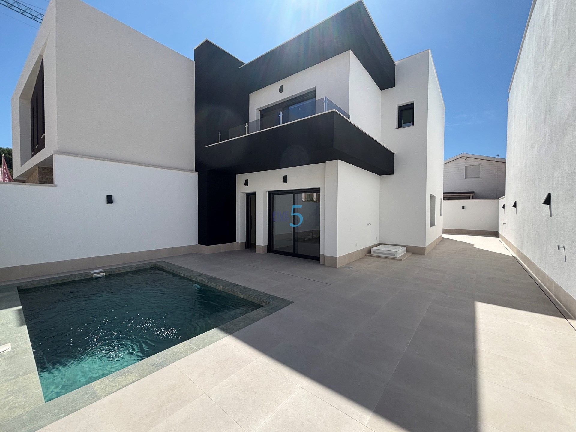 https://cdn.proppy.app/propertyphotos/2990/9f153641-d200-4581-87d6-15a0dd5c41c5/748069/37a327d8-45ad-45c0-b259-e930c19fd3de.jpg