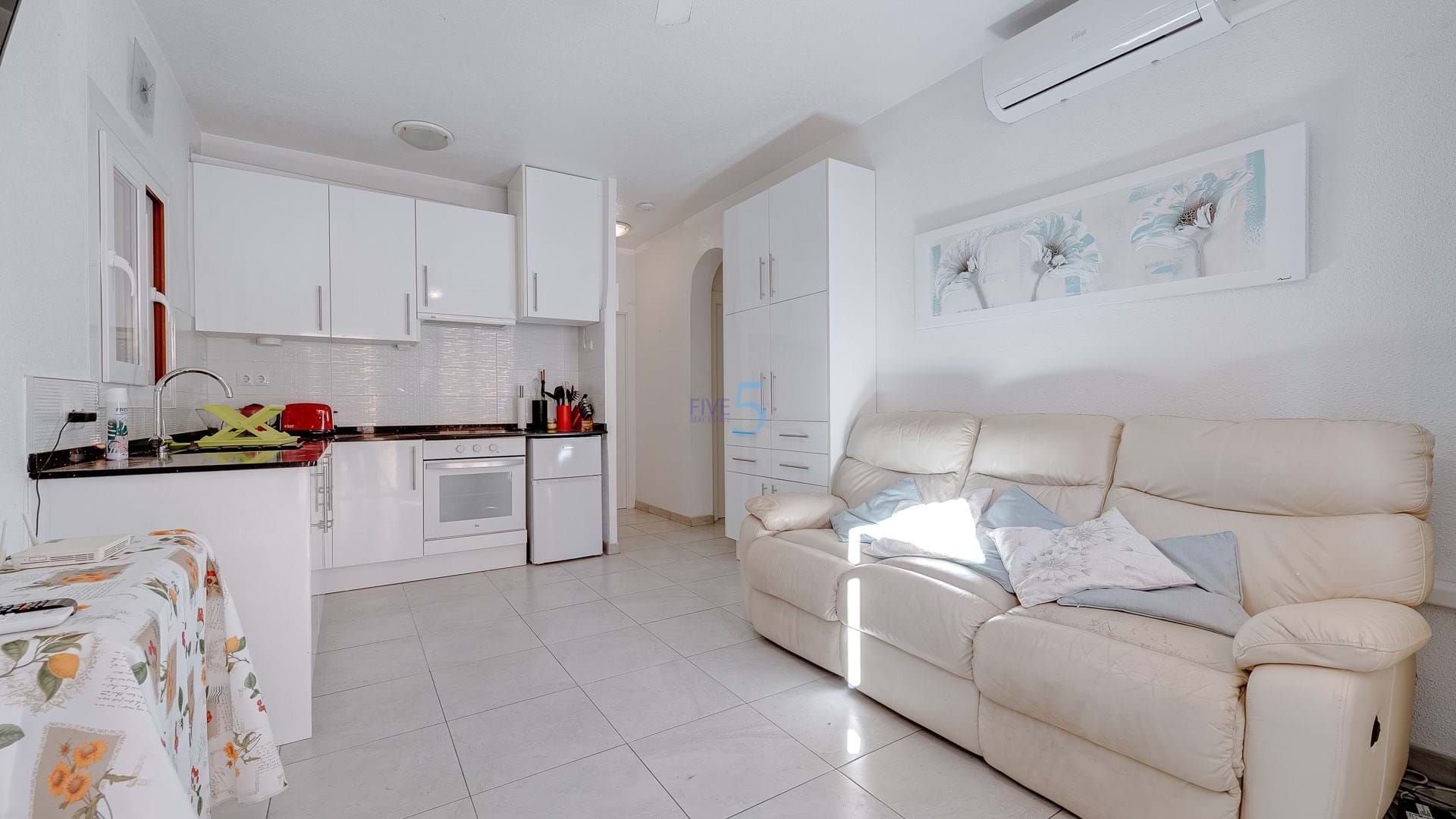 https://cdn.proppy.app/propertyphotos/2990/9f153641-d200-4581-87d6-15a0dd5c41c5/747487/704745ea-a2ed-494f-b2fa-2eee592b580a.jpg