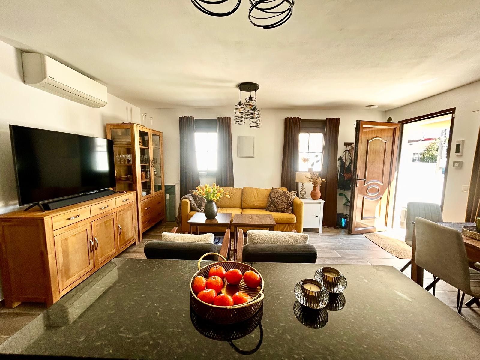 https://production-kyero-property-images.s3.amazonaws.com/20712/20712825/411817675_original.jpg?checksum=0eed352981c8ddf6500cac0f0307dcc7a6eb6eaf