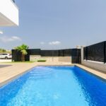 https://production-kyero-property-images.s3.amazonaws.com/20884/20884318/416473063_original.jpg?checksum=f70570c6a98ca437d130feaad0d2942efdf1767b