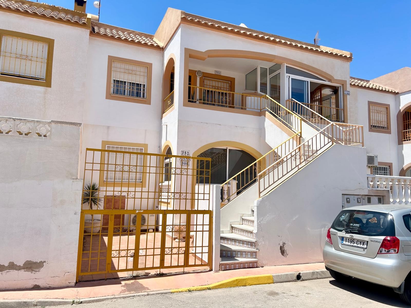 https://production-kyero-property-images.s3.amazonaws.com/20906/20906130/417236582_original.jpg?checksum=14fe107cb3df8df83cdf67e85e388b313ba61d80