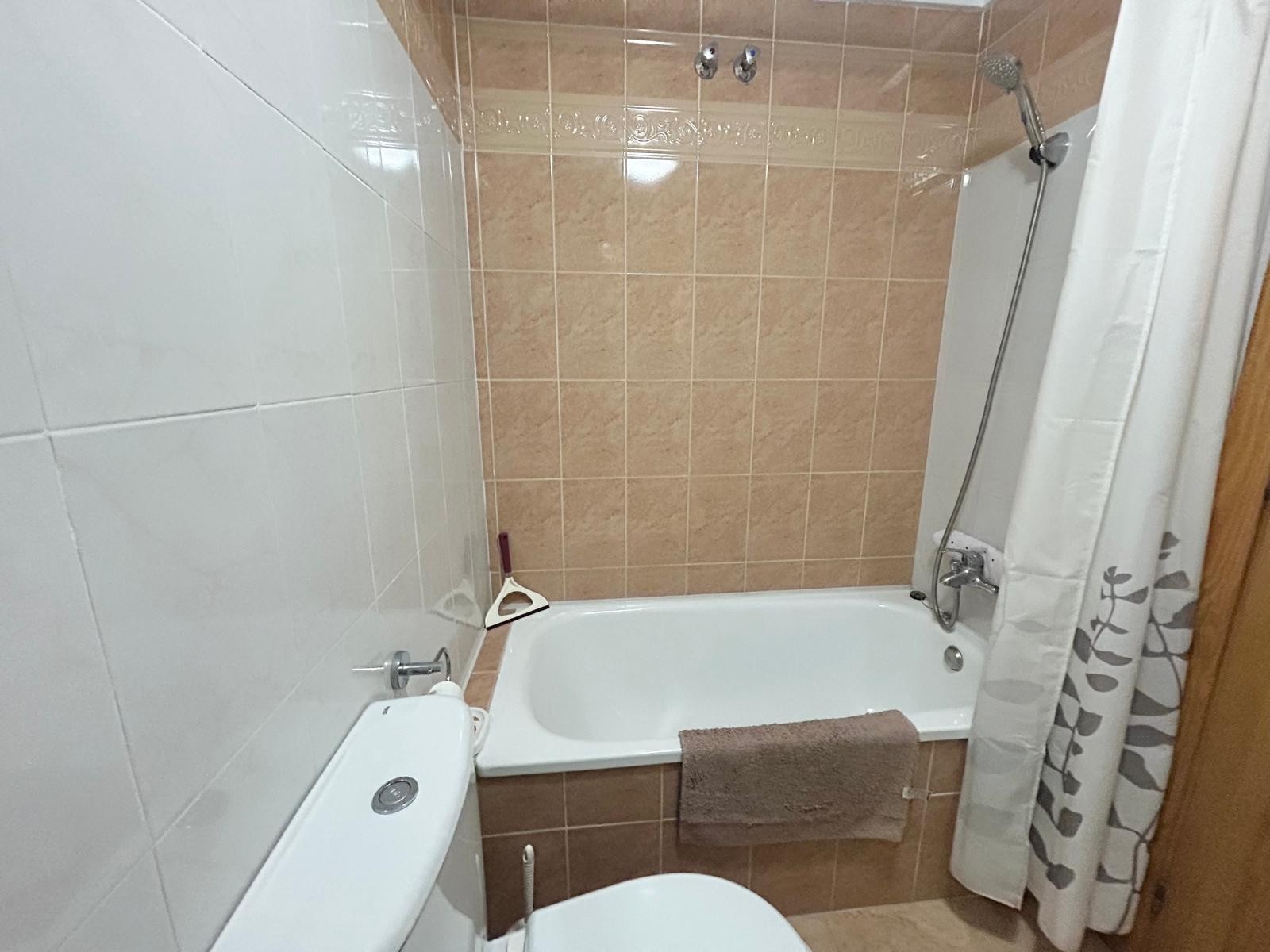 https://production-kyero-property-images.s3.amazonaws.com/20906/20906130/417236587_original.jpg?checksum=867c8f5a900993632d939286cf316506ec54fb7b