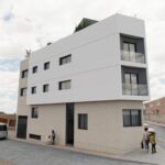 https://production-kyero-property-images.s3.amazonaws.com/20910/20910163/417372440_original.jpg?checksum=f1d853f9f42066d493ad2d729d3a9aa52f90d17a