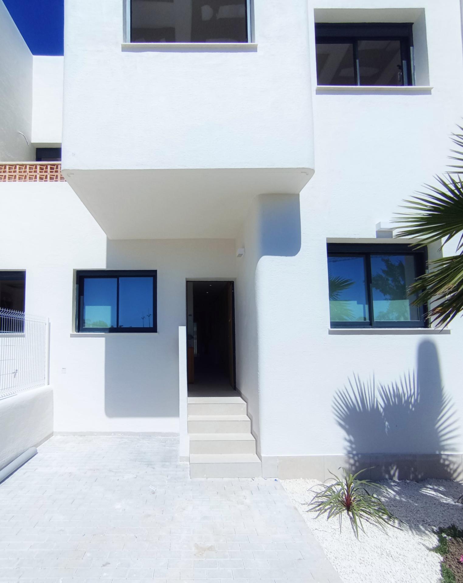 https://production-kyero-property-images.s3.amazonaws.com/19641/19641935/417675401_original.jpg?checksum=88593a8fa7d95bd2e1f7c17403194c43c62eb028