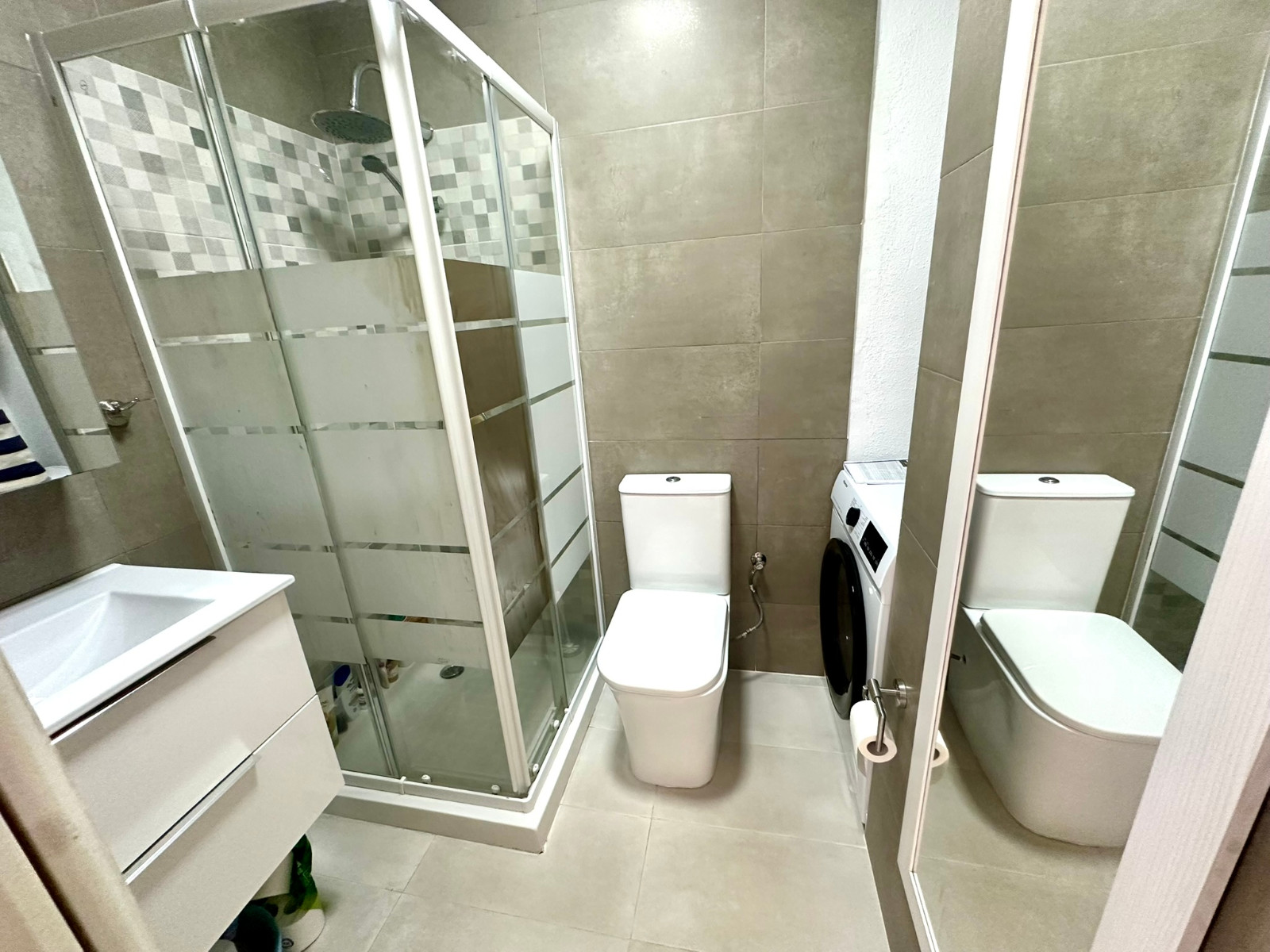 https://production-kyero-property-images.s3.amazonaws.com/20928/20928639/417901591_original.jpg?checksum=f2eed969c6f6eed8b494728777d10b3375db29e6