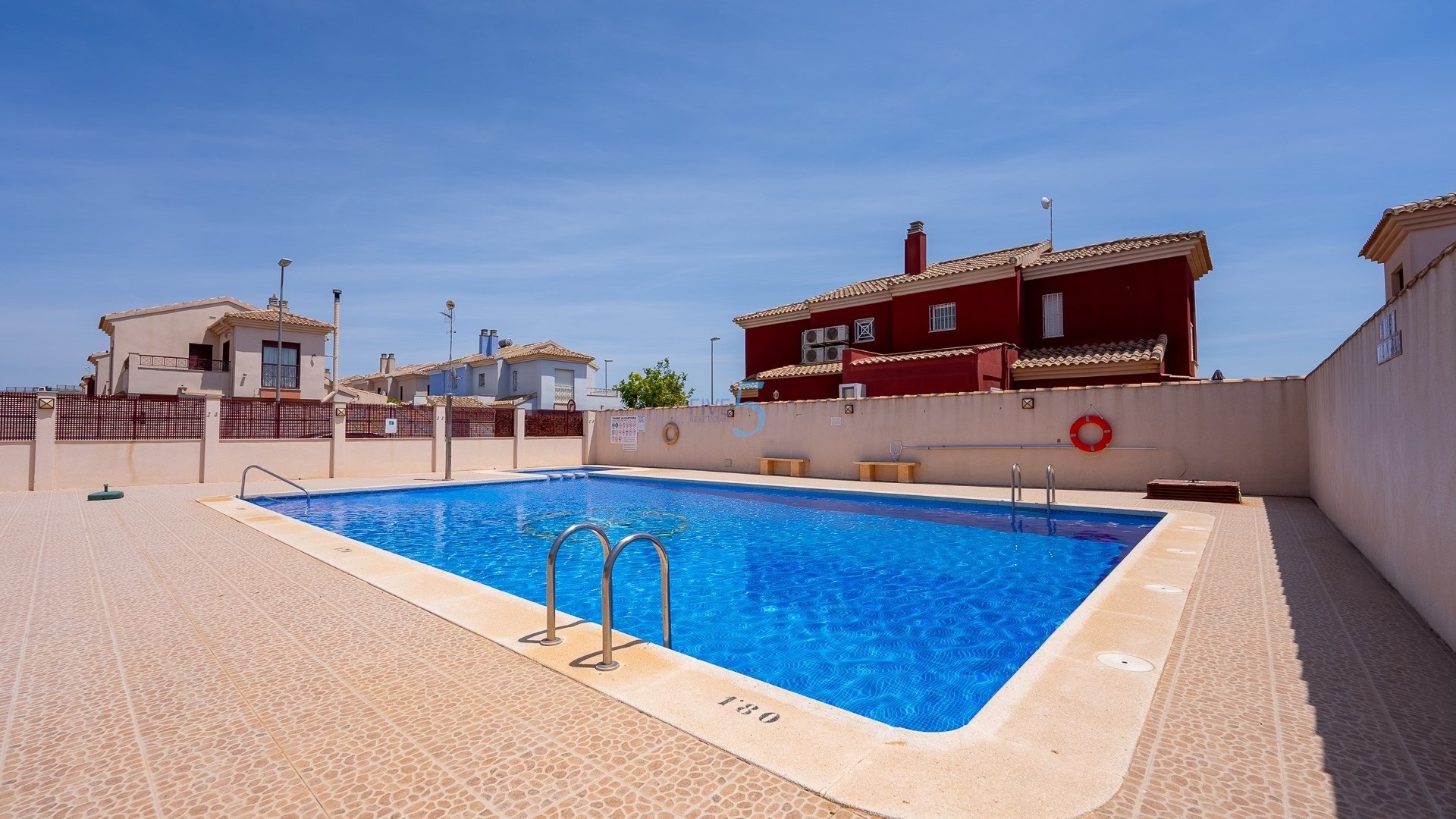 https://cdn.proppy.app/propertyphotos/2990/9f153641-d200-4581-87d6-15a0dd5c41c5/685359/db5bbf74-a32e-4083-80d5-ad47250dd7e5.jpg