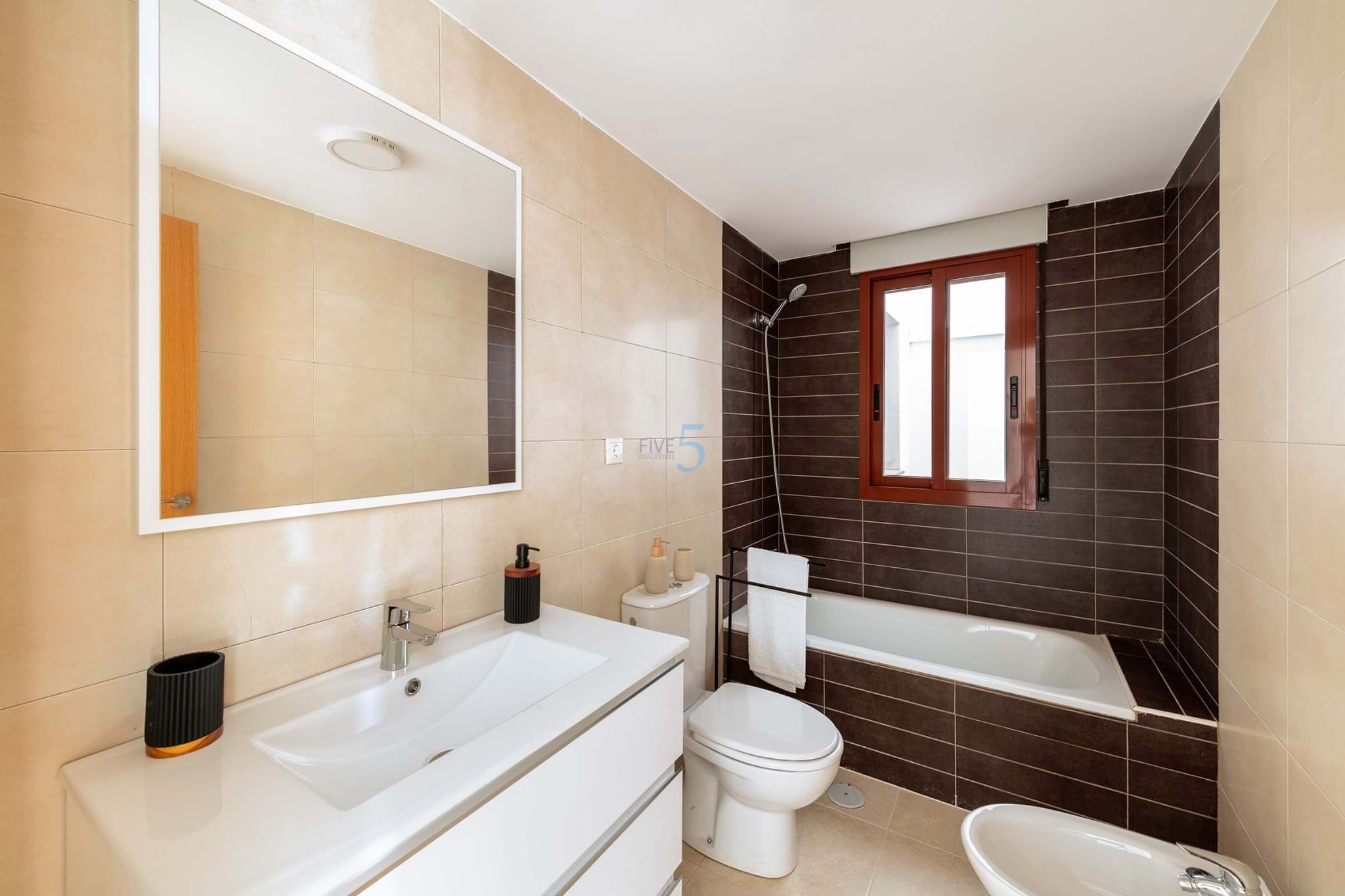 https://cdn.proppy.app/propertyphotos/2990/9f153641-d200-4581-87d6-15a0dd5c41c5/747528/ec3b4ae8-b28e-4913-9b58-76c117ef0589.jpg