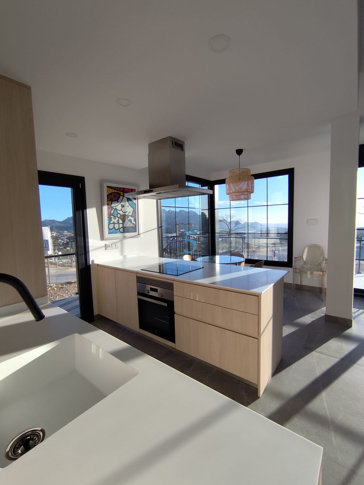 https://cdn.proppy.app/propertyphotos/2990/9f153641-d200-4581-87d6-15a0dd5c41c5/747513/8582550a-6fa7-4b8d-903b-280e4d34dc1a.jpg