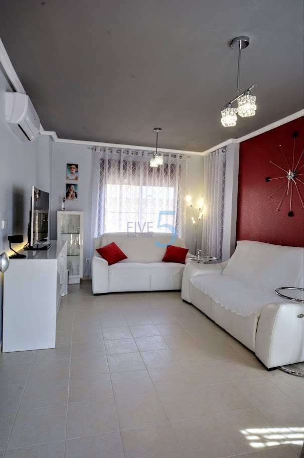 https://cdn.proppy.app/propertyphotos/2990/9f153641-d200-4581-87d6-15a0dd5c41c5/685359/2f657403-88f8-48a1-b9b3-0462528afb20.jpg