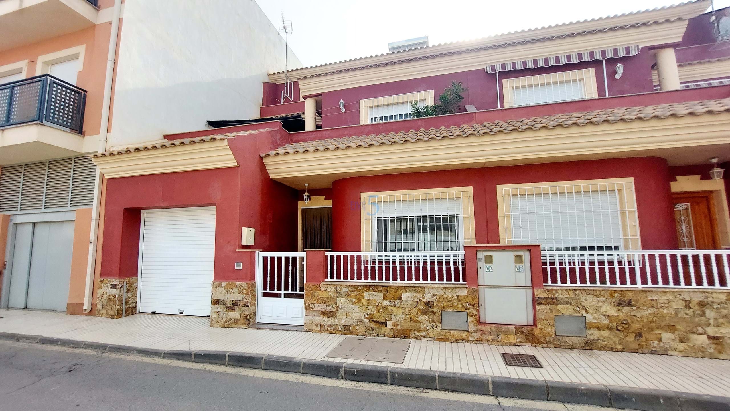 https://cdn.proppy.app/propertyphotos/2990/9f153641-d200-4581-87d6-15a0dd5c41c5/587162/65715901-1f82-45a7-917e-fa2bc07a0d9c.jpg