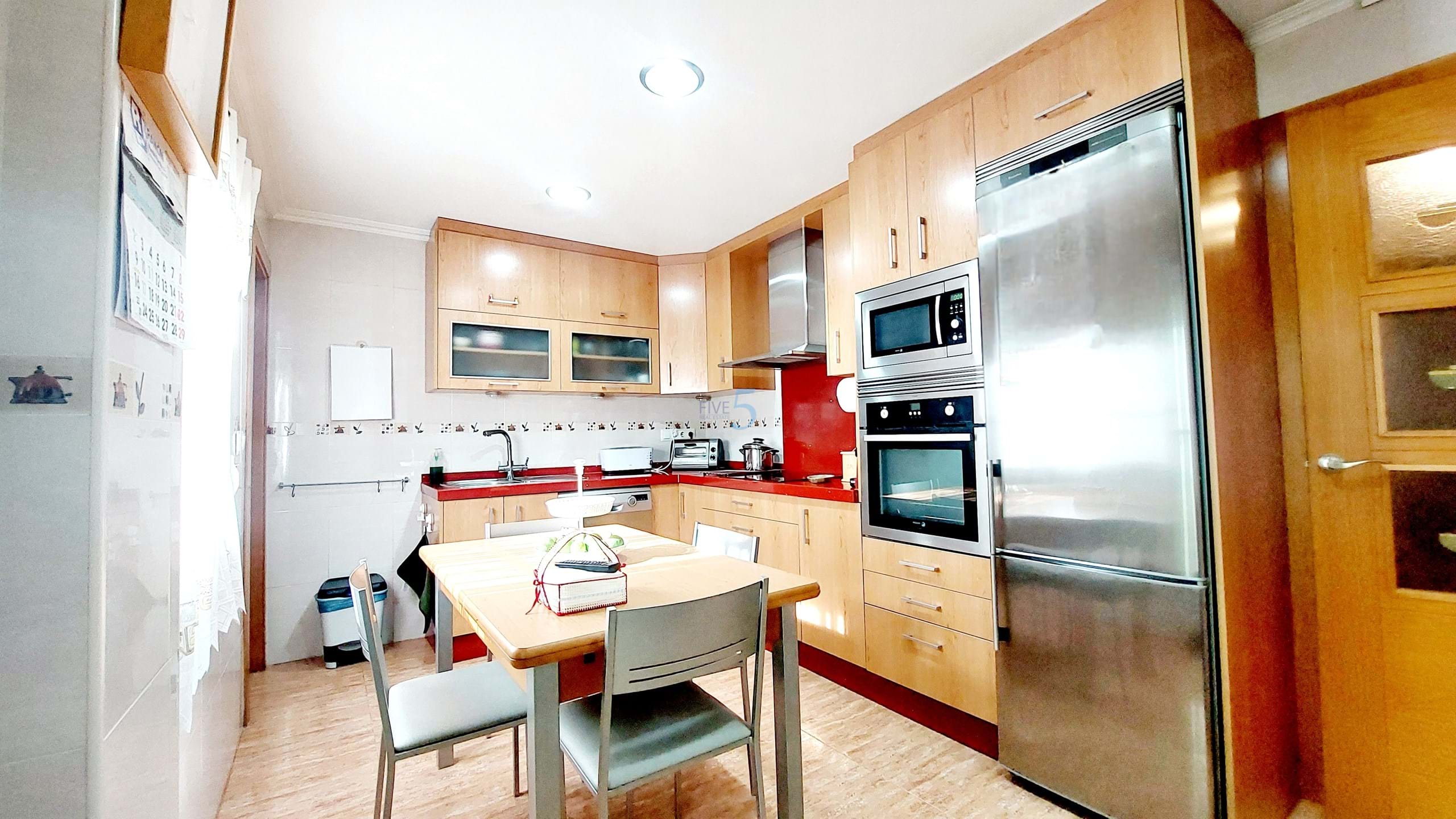 https://cdn.proppy.app/propertyphotos/2990/9f153641-d200-4581-87d6-15a0dd5c41c5/587162/3480faa8-655b-4c93-9728-69f40cd46be1.jpg
