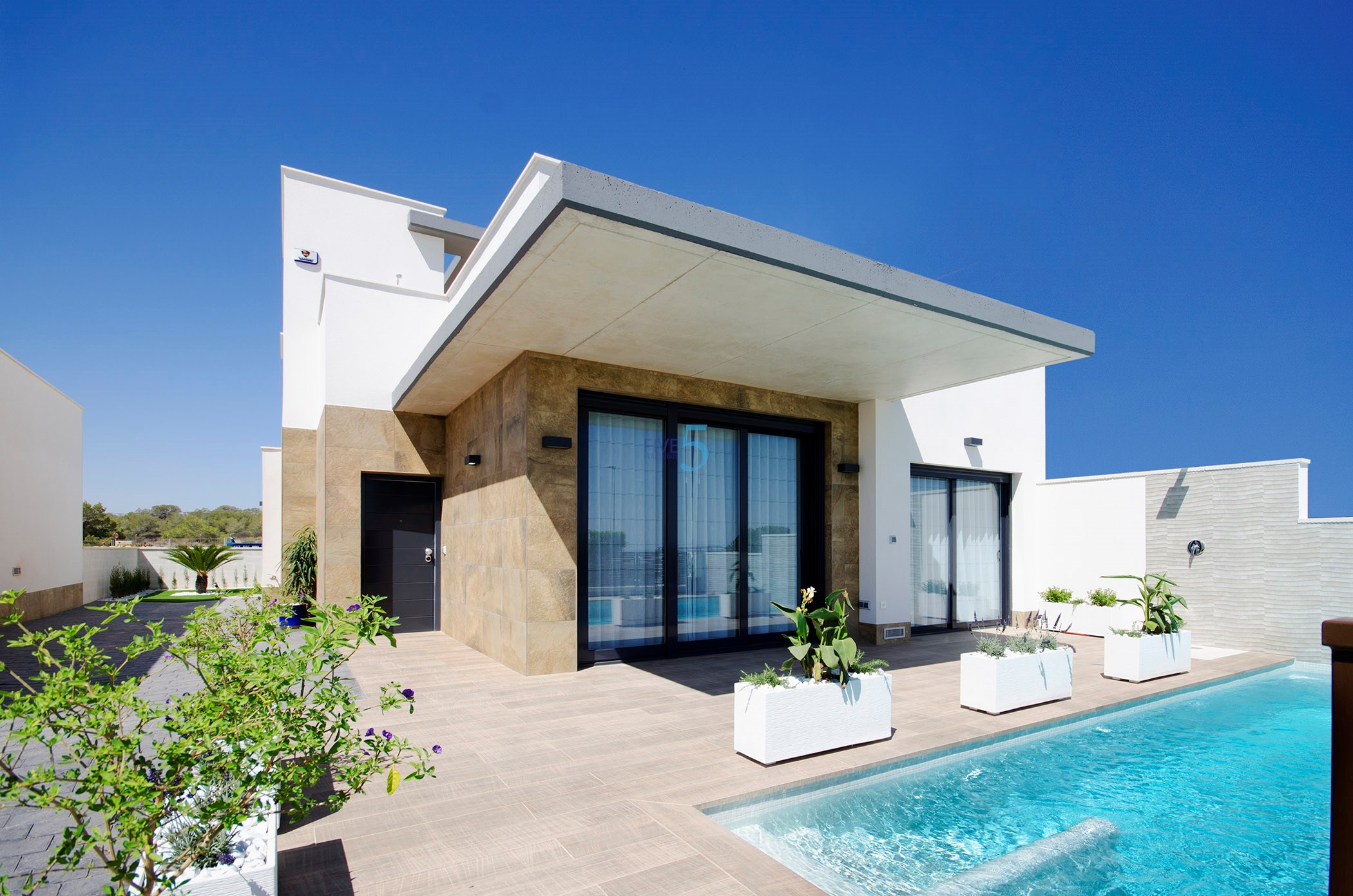 https://cdn.proppy.app/propertyphotos/2990/9f153641-d200-4581-87d6-15a0dd5c41c5/747984/99705994-2d5e-4283-a628-d5a4debe7150.jpg
