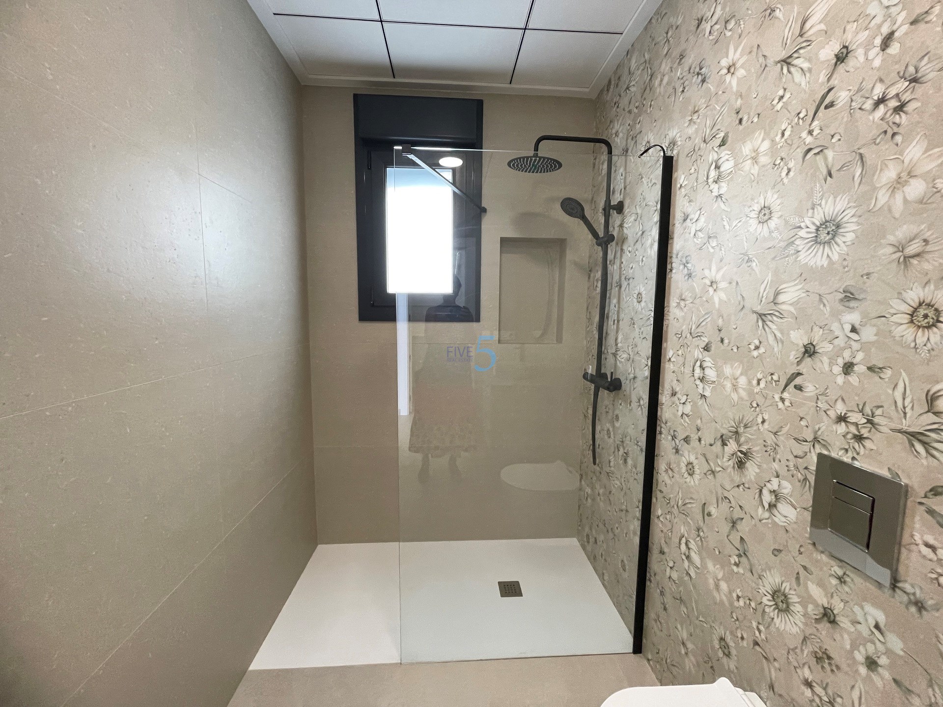 https://cdn.proppy.app/propertyphotos/2990/9f153641-d200-4581-87d6-15a0dd5c41c5/748069/f1b7794e-abba-48f9-a419-059c91665bbe.jpg
