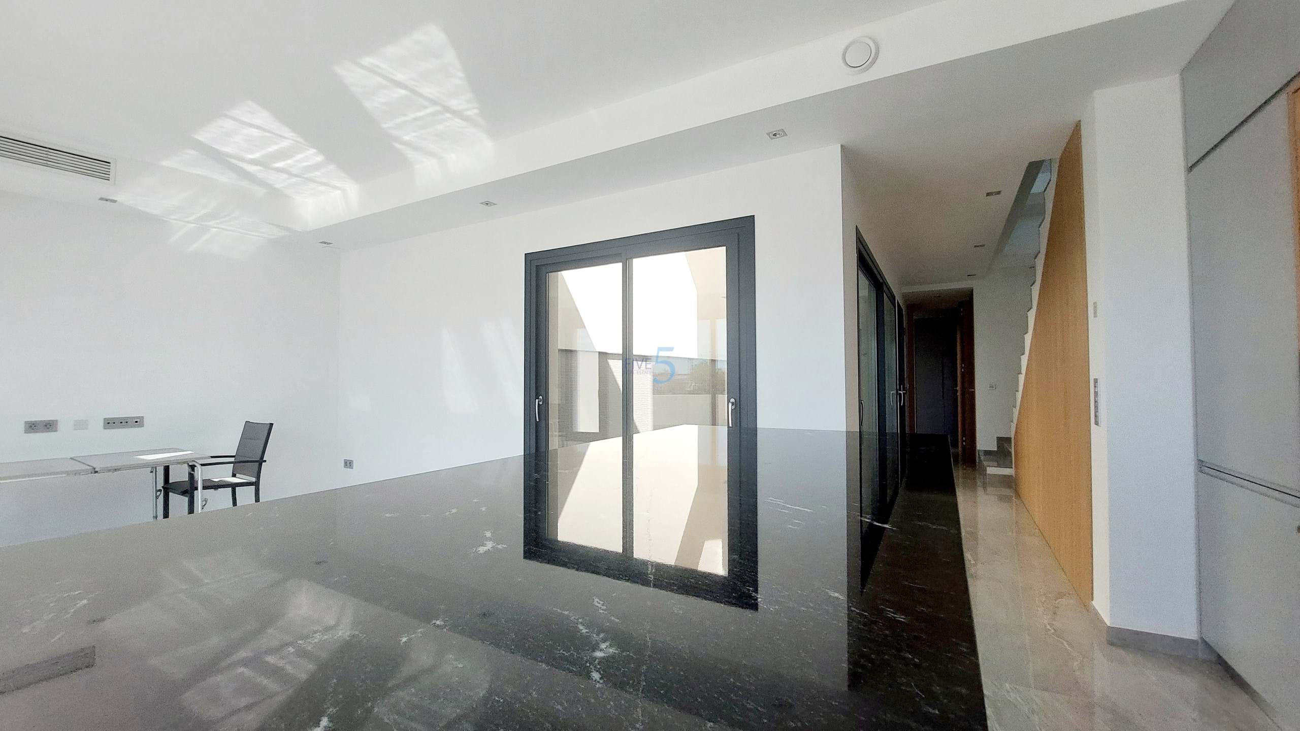 https://cdn.proppy.app/propertyphotos/2990/9f153641-d200-4581-87d6-15a0dd5c41c5/599812/d91358c4-c559-4f9d-b6e5-e540959cc264.jpg