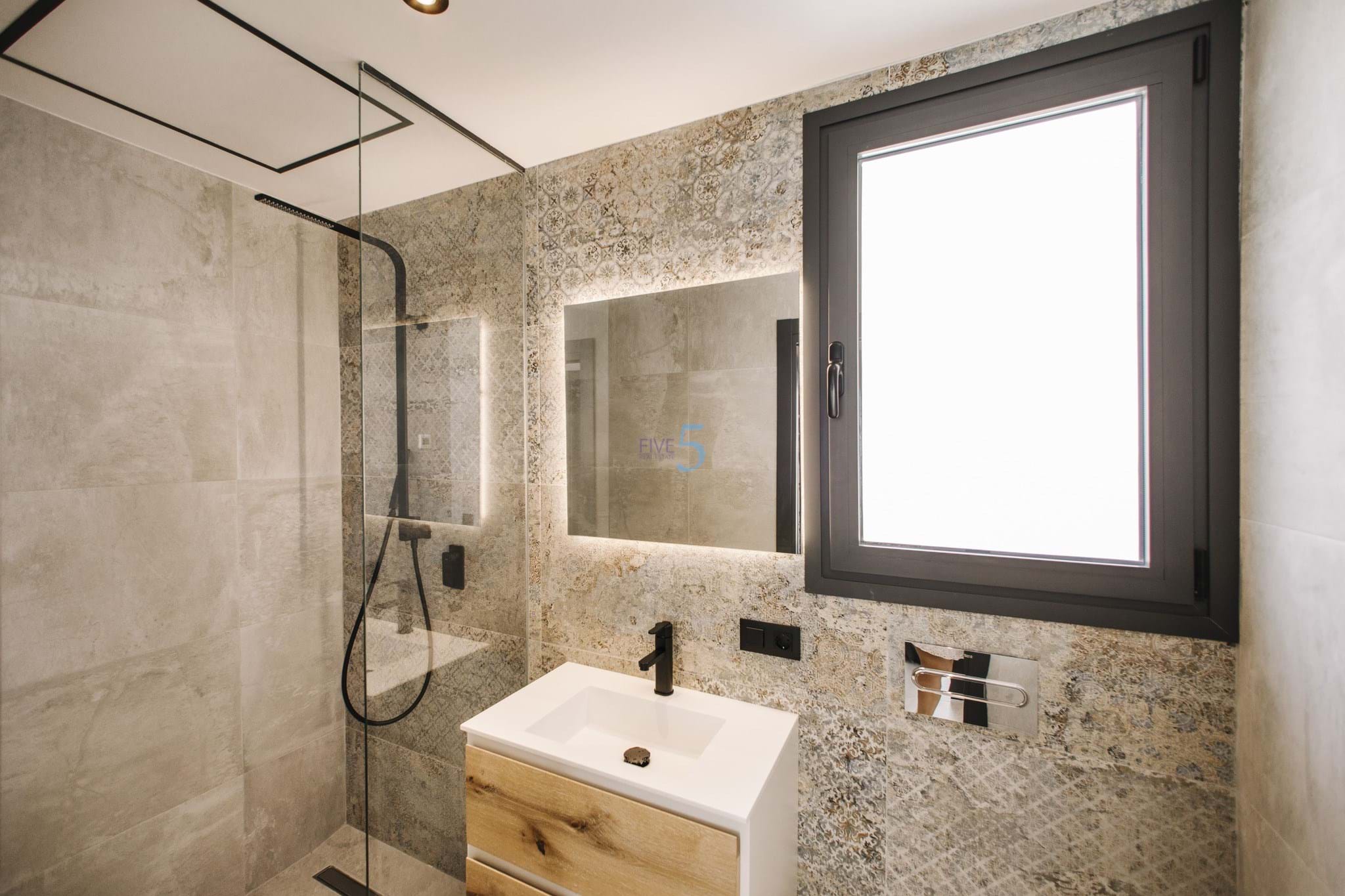 https://cdn.proppy.app/propertyphotos/2990/9f153641-d200-4581-87d6-15a0dd5c41c5/747944/95adf29d-c20b-432e-b967-cf2d1f67e5e5.jpg