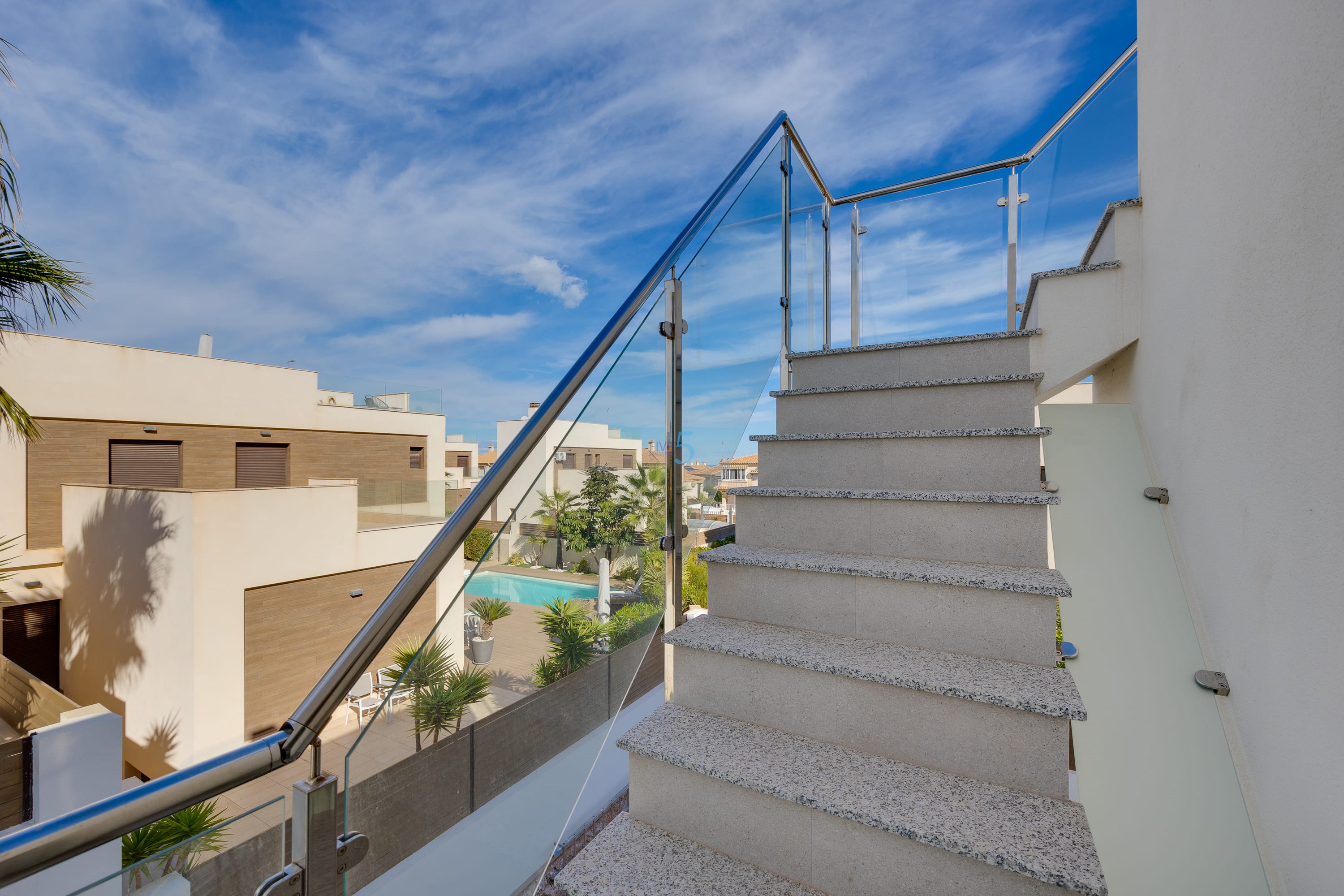 https://cdn.proppy.app/propertyphotos/2990/9f153641-d200-4581-87d6-15a0dd5c41c5/747892/c165acc1-583c-4261-b002-35dd6042626e.jpg