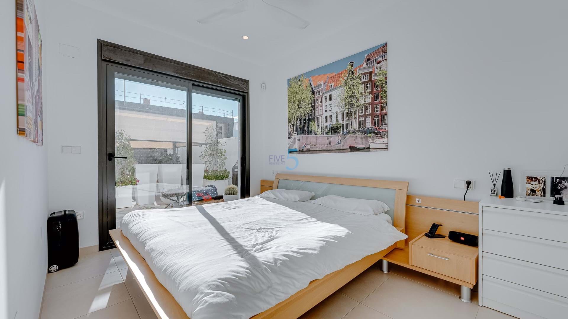 https://cdn.proppy.app/propertyphotos/2990/9f153641-d200-4581-87d6-15a0dd5c41c5/598986/cd75e6bd-0c77-43f1-9013-6259eebd3e64.jpg