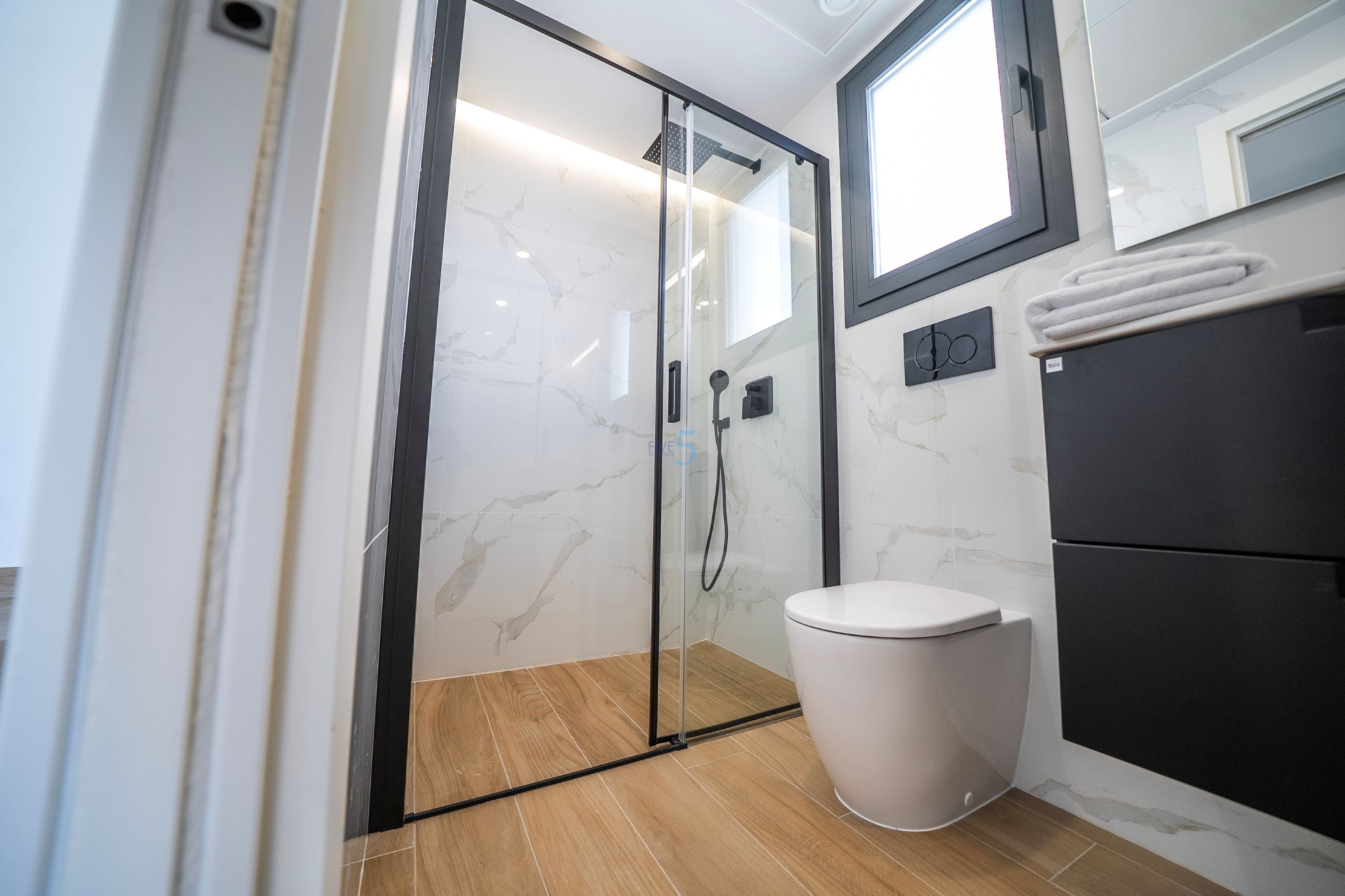 https://cdn.proppy.app/propertyphotos/2990/9f153641-d200-4581-87d6-15a0dd5c41c5/747877/df34bb76-20e9-4424-9dfe-a797cd7d2cf1.jpg