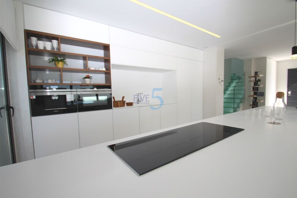 https://cdn.proppy.app/propertyphotos/2990/9f153641-d200-4581-87d6-15a0dd5c41c5/747987/4247d148-8dfc-4d88-9168-f00e8bea9a79.jpg