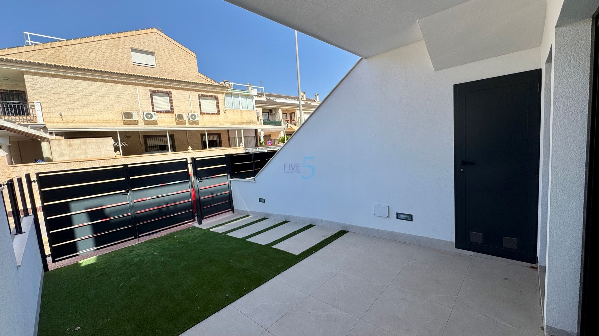 https://cdn.proppy.app/propertyphotos/2990/9f153641-d200-4581-87d6-15a0dd5c41c5/747931/06b3f481-b12d-461b-9405-29b4aafa1bf6.jpg