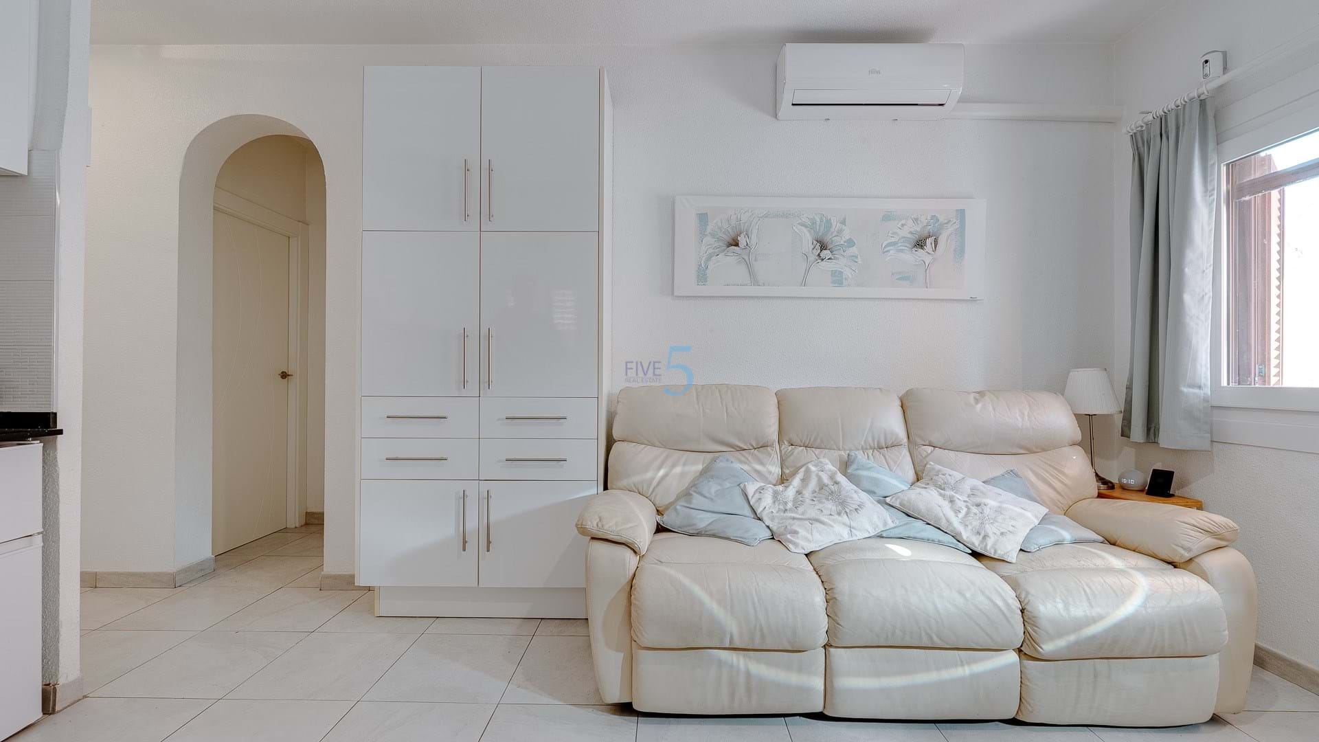 https://cdn.proppy.app/propertyphotos/2990/9f153641-d200-4581-87d6-15a0dd5c41c5/747487/e8dd3a17-5f99-4666-9f37-4d1aa58c7903.jpg