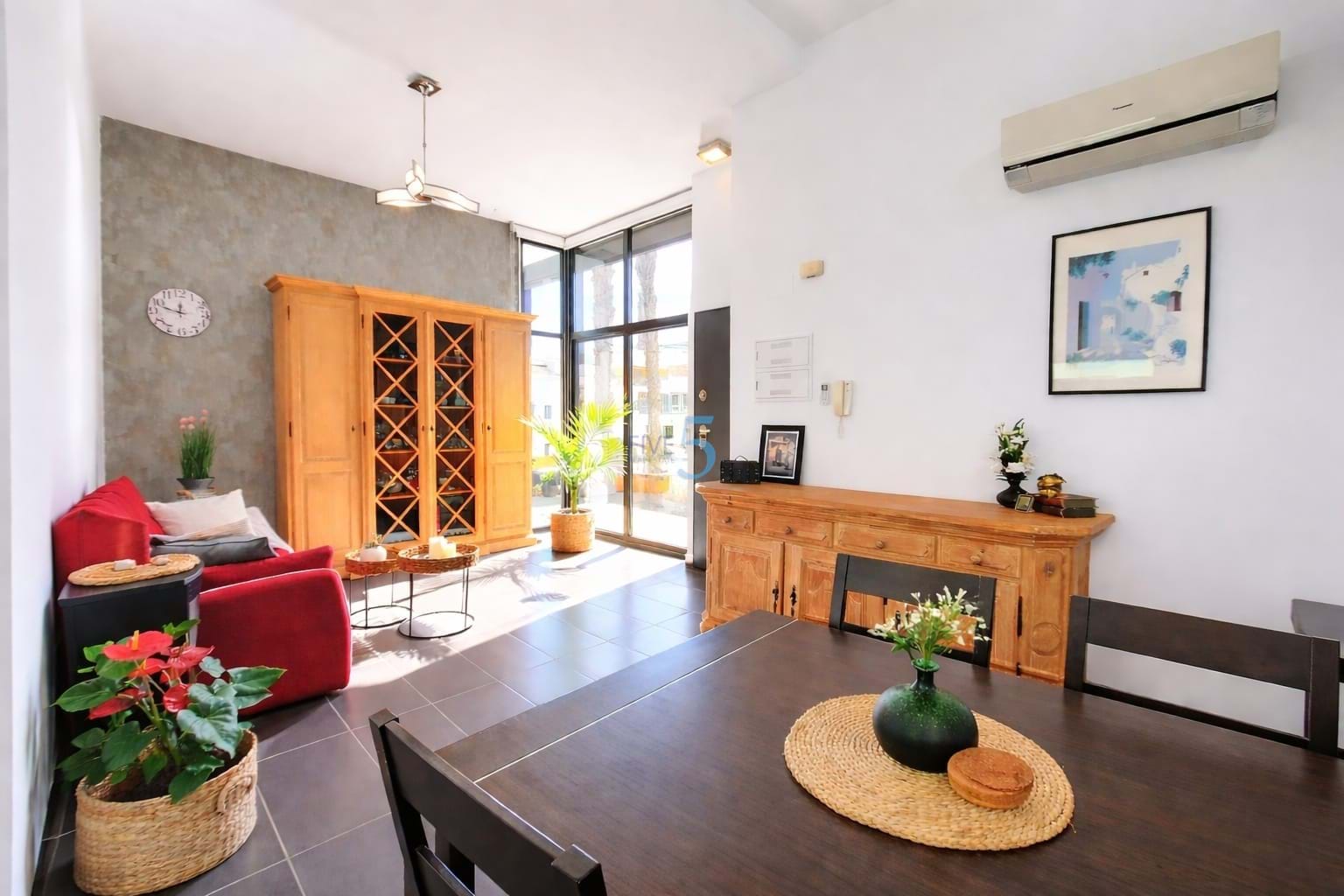 https://cdn.proppy.app/propertyphotos/2990/9f153641-d200-4581-87d6-15a0dd5c41c5/739944/9b92d0cb-7b2b-48f6-b802-22da2956783e.jpg