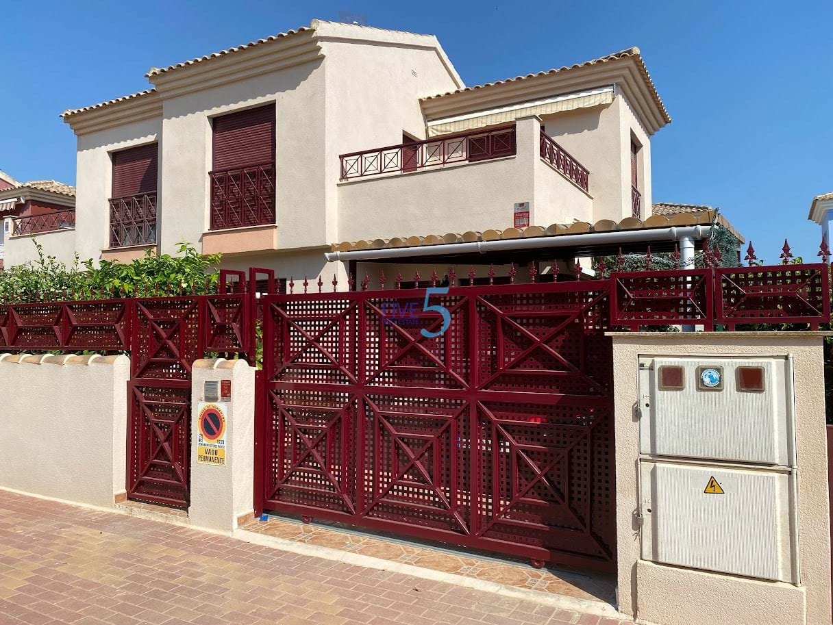 https://cdn.proppy.app/propertyphotos/2990/9f153641-d200-4581-87d6-15a0dd5c41c5/685359/b96fc5e4-1629-4231-aa33-7d4f8adf2543.jpg