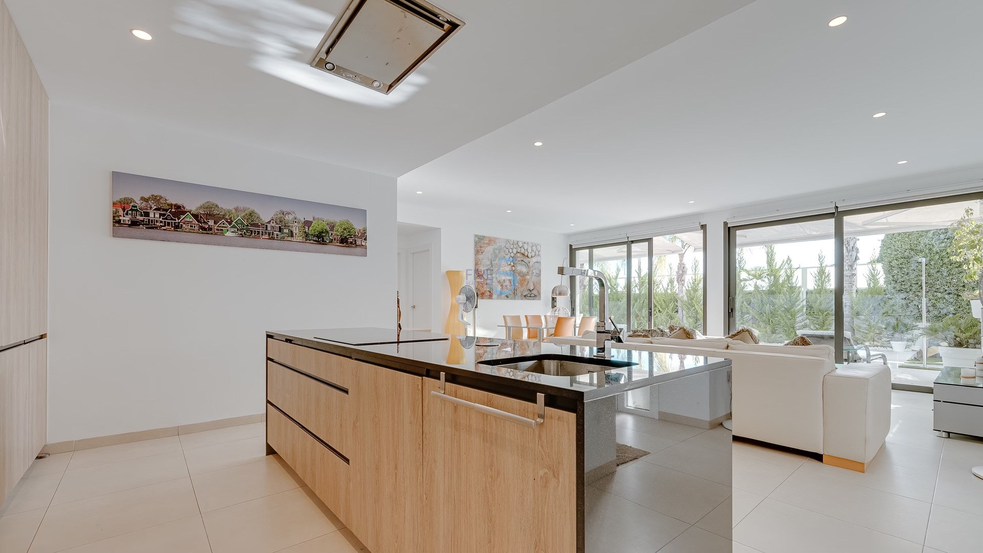 https://cdn.proppy.app/propertyphotos/2990/9f153641-d200-4581-87d6-15a0dd5c41c5/598986/c233d85d-36aa-4fbb-a6c7-290be6a03249.jpg