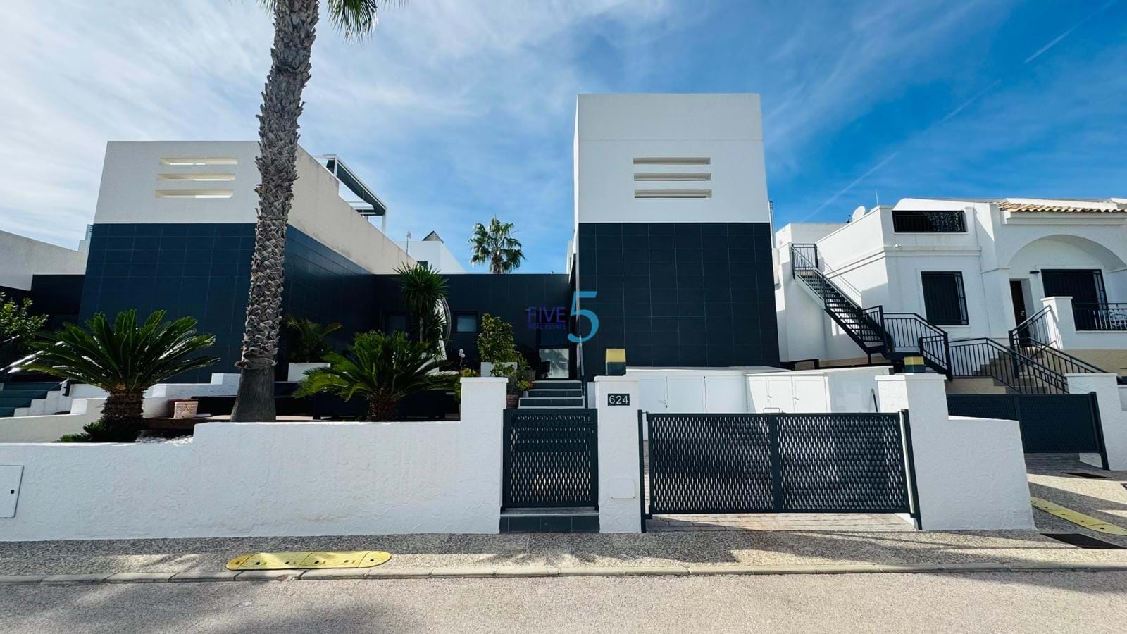 https://cdn.proppy.app/propertyphotos/2990/9f153641-d200-4581-87d6-15a0dd5c41c5/739944/ccd9e1bc-36ad-4620-b329-b295bcf53523.jpg