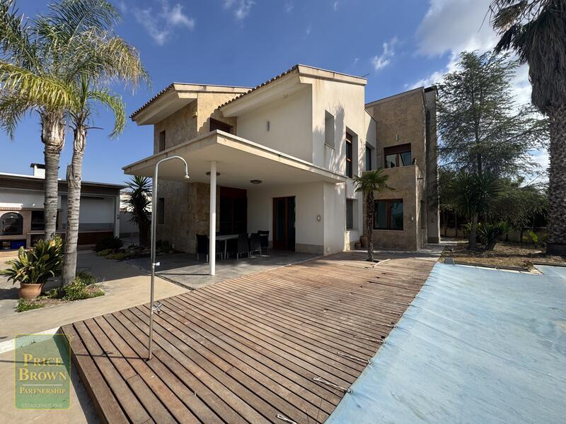 https://www.pricebrown.com/images/propertyImages/dv1613-villa-for-sale-in-huercal-overa/dv1613-villa-for-sale-in-huercal-overa-47408607.jpg