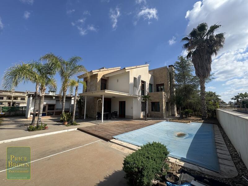 https://www.pricebrown.com/images/propertyImages/dv1613-villa-for-sale-in-huercal-overa/dv1613-villa-for-sale-in-huercal-overa-9086804.jpg