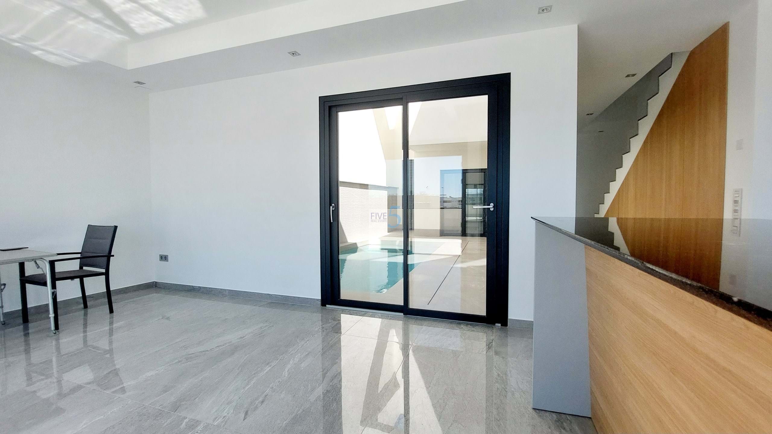https://cdn.proppy.app/propertyphotos/2990/9f153641-d200-4581-87d6-15a0dd5c41c5/599812/d4965a5a-0d3e-4563-9c09-fc8bb8378bcb.jpg