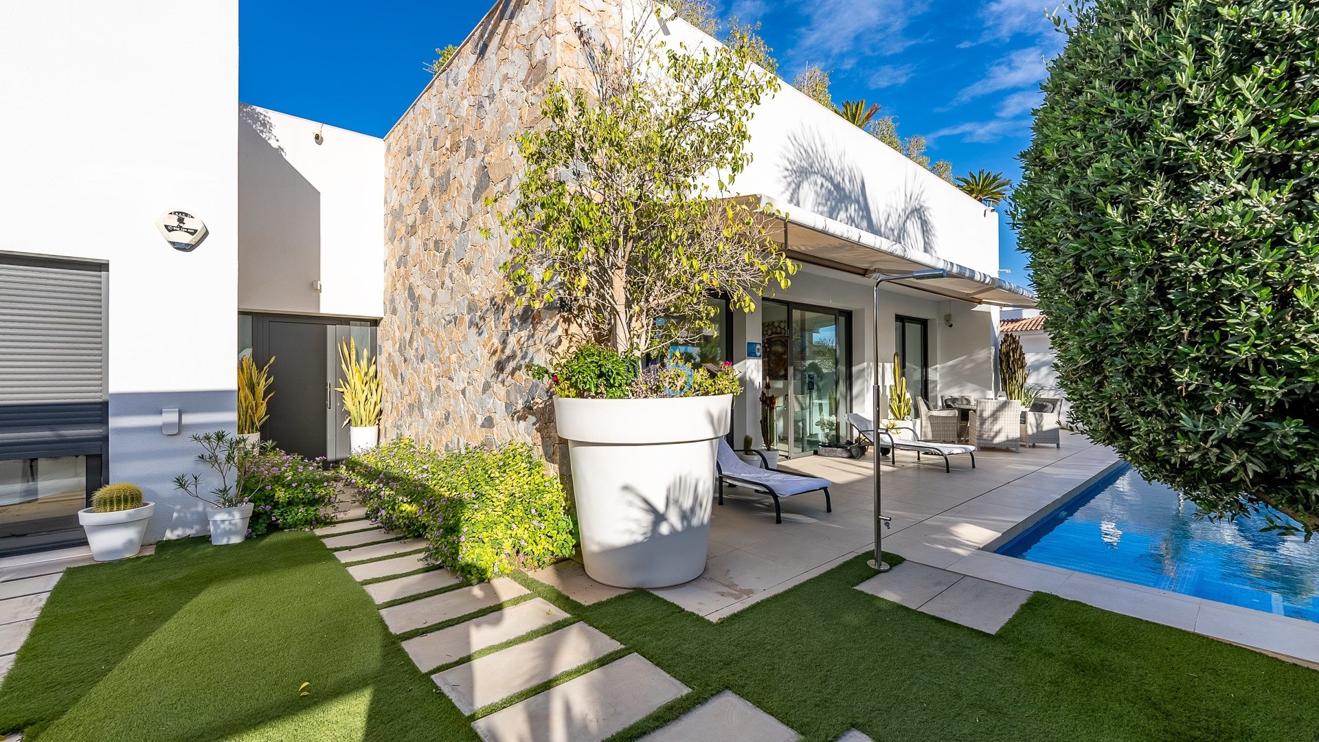 https://cdn.proppy.app/propertyphotos/2990/9f153641-d200-4581-87d6-15a0dd5c41c5/598986/dbed8de3-8b87-4045-be83-4b92d2011be4.jpg