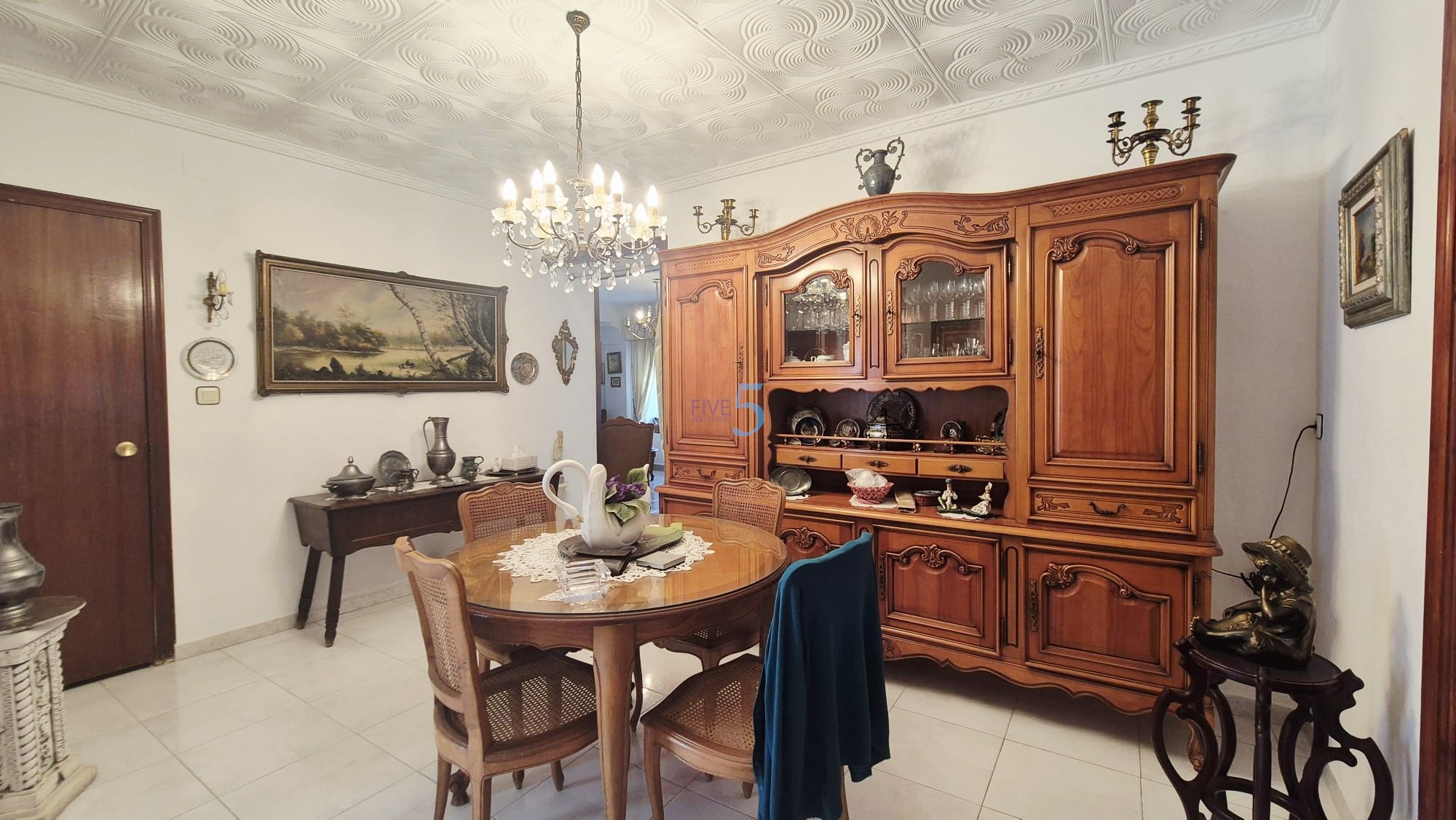 https://cdn.proppy.app/propertyphotos/2990/9f153641-d200-4581-87d6-15a0dd5c41c5/733212/a59c6f98-3d01-4c8a-9a9e-86ef4ce330e1.jpg