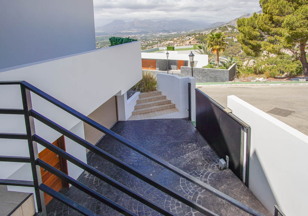 https://respacio-92aeb16a47056cced761e868d944d65d.s3.eu-west-3.amazonaws.com/property_attachment/detail_image/property_image_1iyaeizlsf_20260608041538.jpg