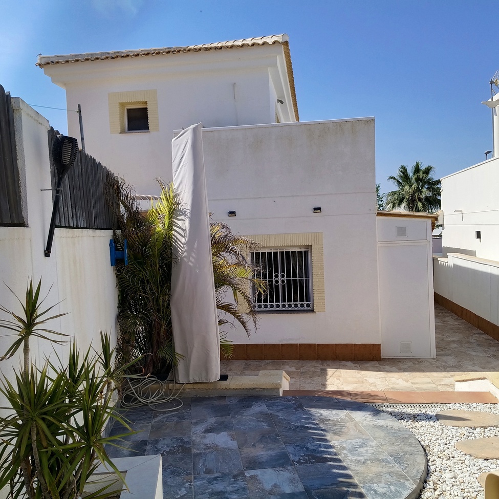 https://www.easyinmo.net/sites/34/5048/66/villa-sucina-mgh1916-8.jpg