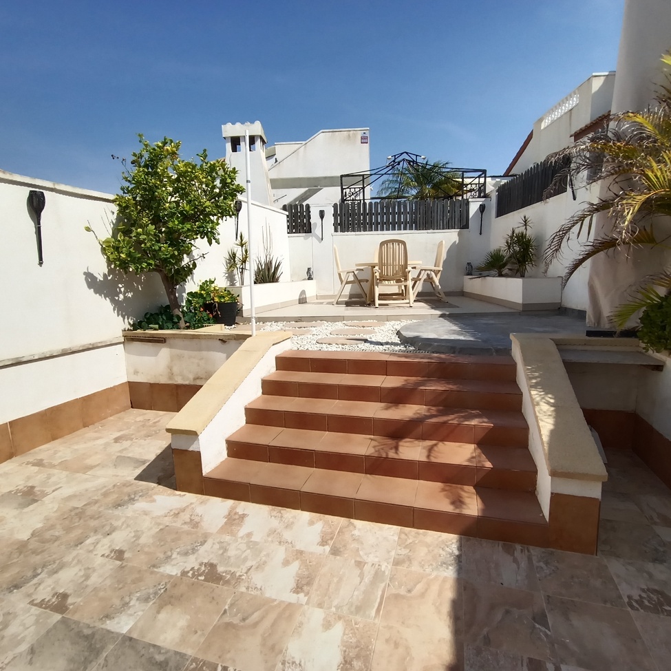 https://www.easyinmo.net/sites/34/5048/66/villa-sucina-mgh1916-7.jpg