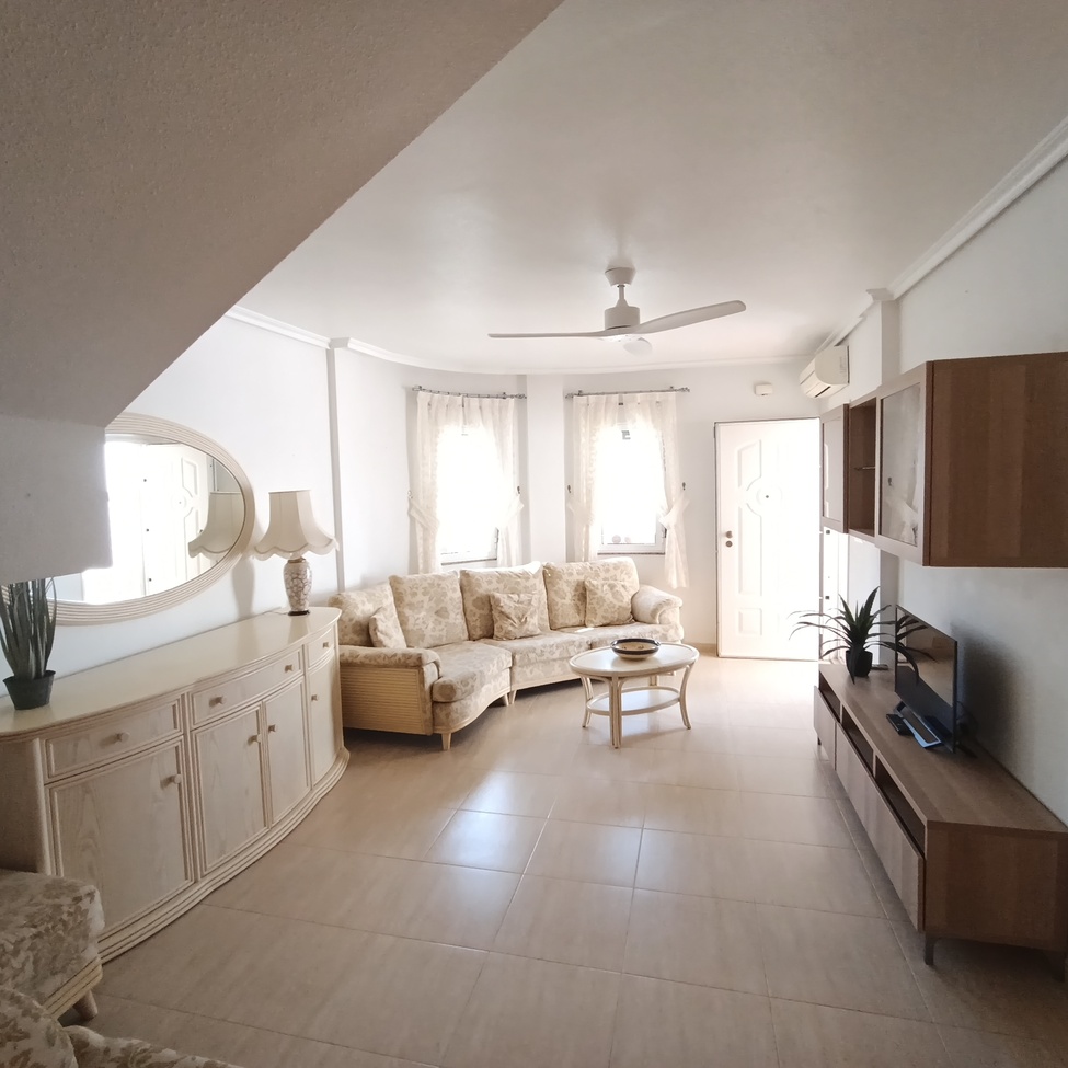 https://www.easyinmo.net/sites/34/5048/66/villa-sucina-mgh1916-9.jpg