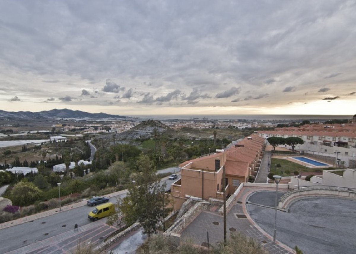 https://fotos15.apinmo.com/5292/29611664/0-1.jpg