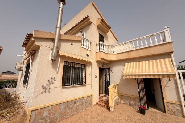 http://www.jmtspanishproperties.com/property_images2/1068033_large.jpg