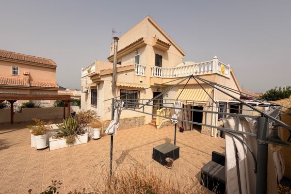 http://www.jmtspanishproperties.com/property_images2/1068036_large.jpg