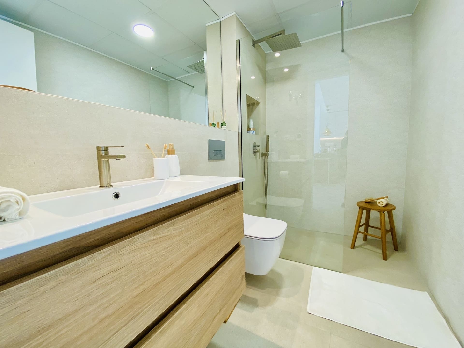 https://medianewbuild.com/file/hh-media-bucket/developments_v2/62773019/media/images/commonareas/1.jpg