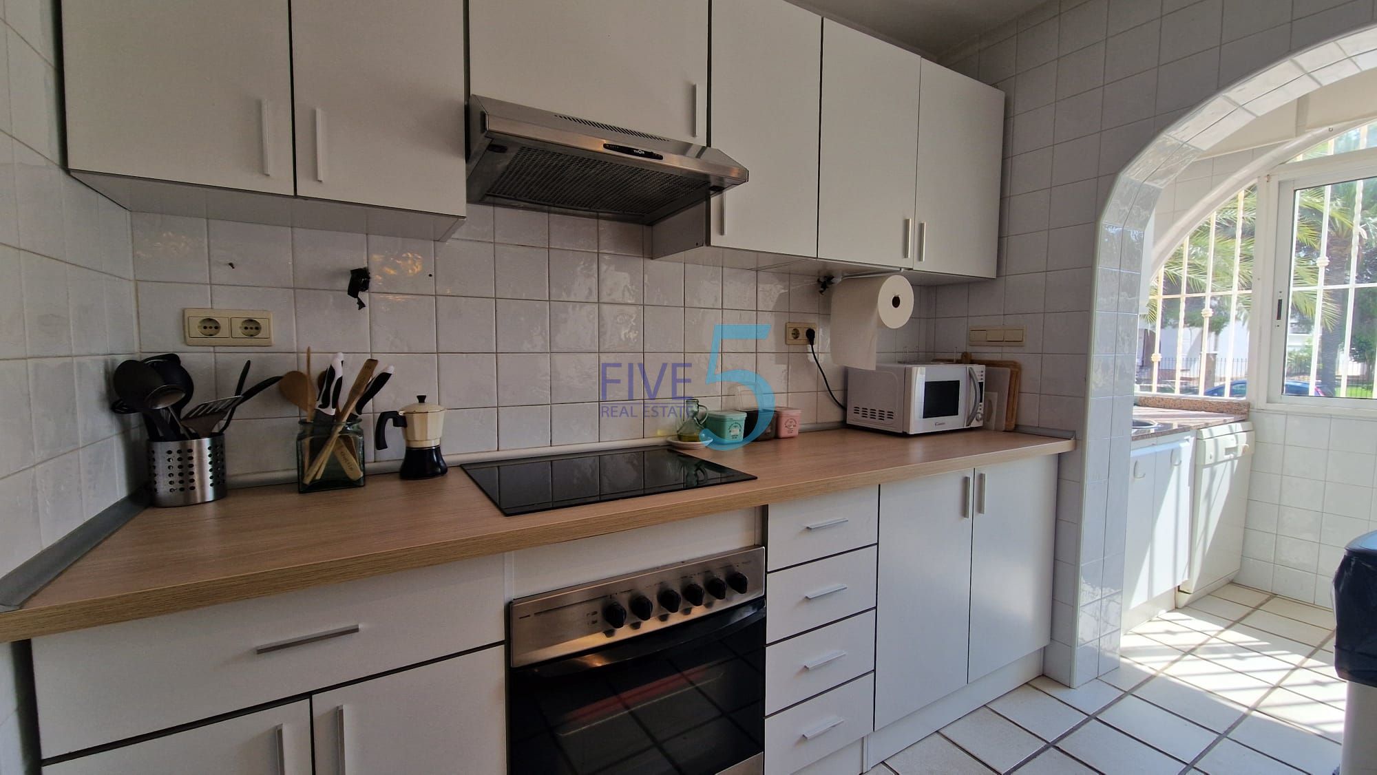 https://cdn.proppy.app/propertyphotos/2990/9f153641-d200-4581-87d6-15a0dd5c41c5/699615/0b2c3506-39c3-4b4b-9910-742d8442b7e3.jpg