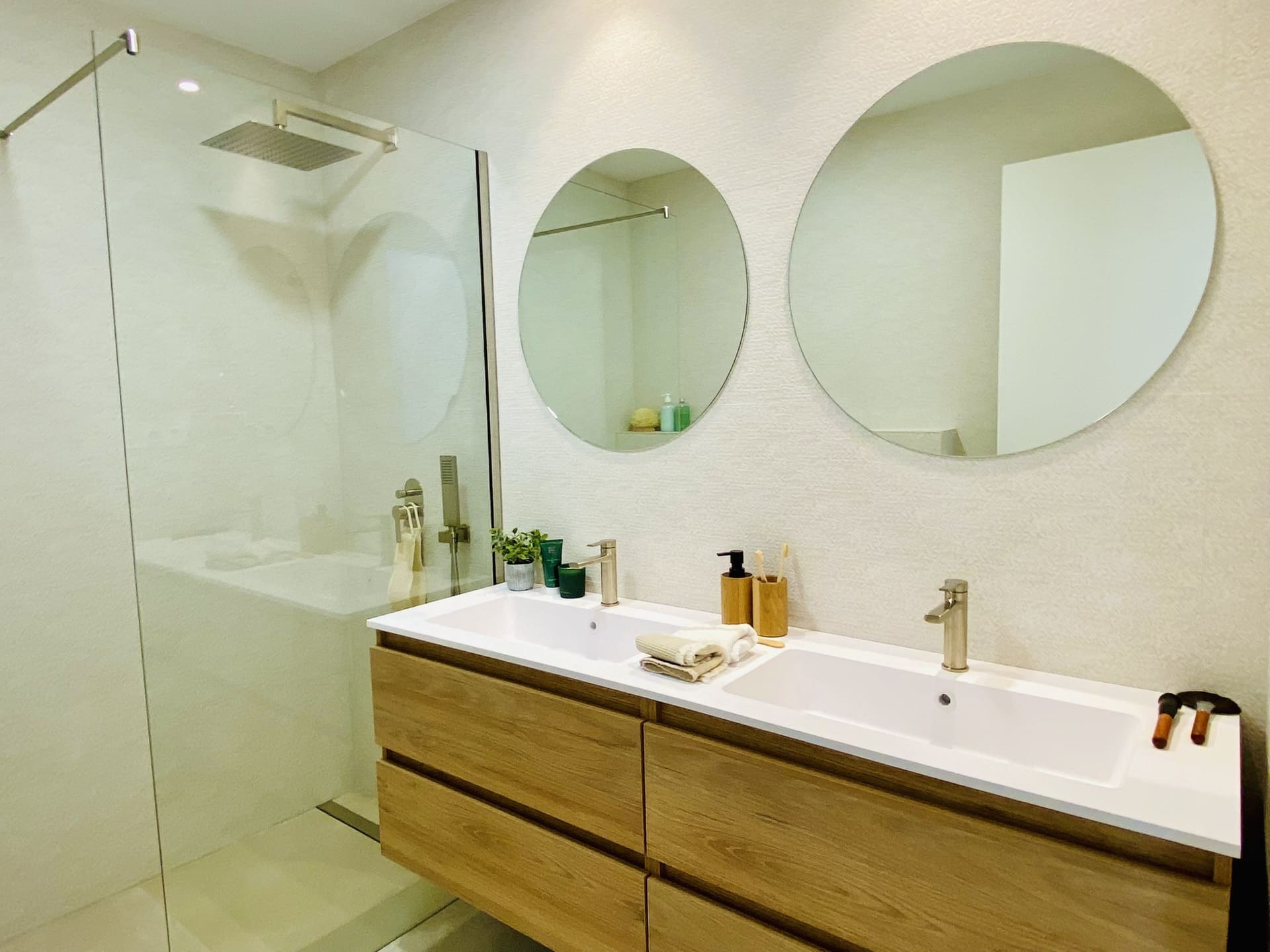 https://medianewbuild.com/file/hh-media-bucket/developments_v2/62773019/media/images/indoor/13.jpg