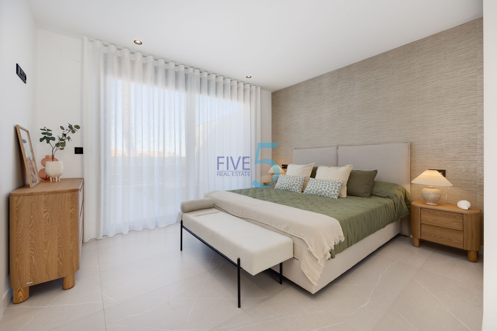 https://cdn.proppy.app/propertyphotos/2990/9f153641-d200-4581-87d6-15a0dd5c41c5/748216/39861fe4-8259-4c8f-9b11-396fbdffb4b7.jpg