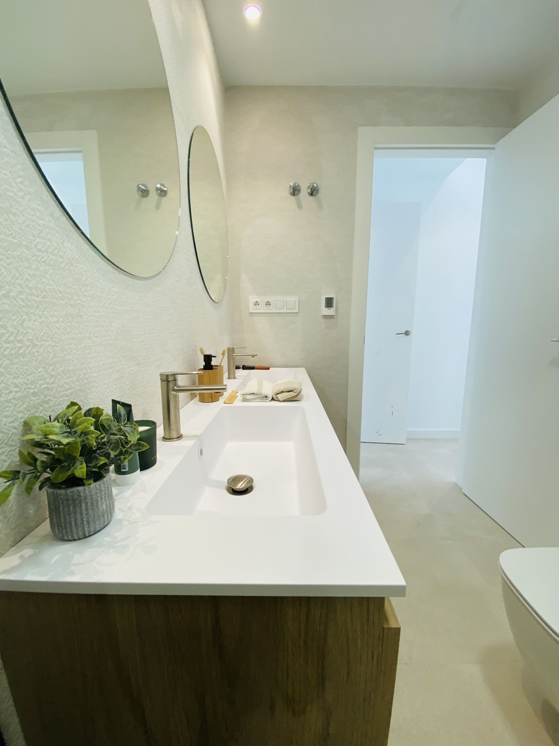 https://medianewbuild.com/file/hh-media-bucket/developments_v2/62773019/media/images/indoor/14.jpg