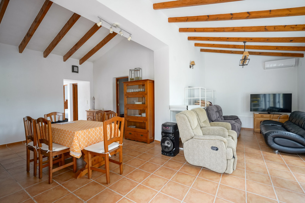 https://www.javeaestates.com/images/osproperty/properties/1107/2025_07_4541JAV_18-1.jpg