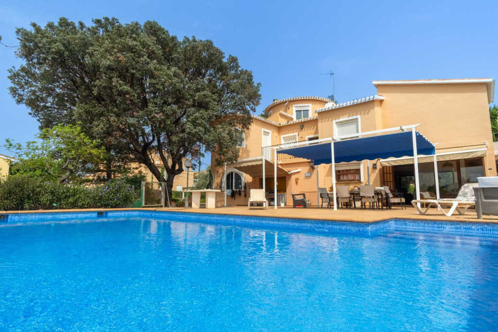 https://www.javeaestates.com/images/osproperty/properties/1165/2025_08_8290DEN.jpg