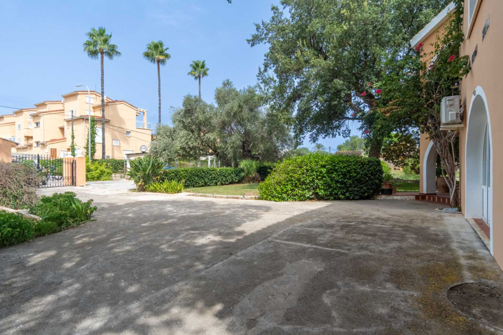 https://www.javeaestates.com/images/osproperty/properties/1165/2025_08_8290DEN-3.jpg
